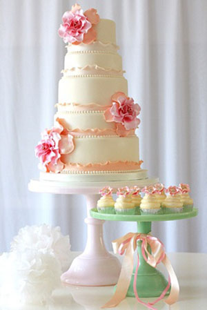 cupcakes et wedding cake assortis