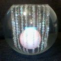 Ces boules faisaient partie de ma décorations de salle de mariage. Maintenant, Bébé va arriver et il est temps de s'en séparer...

15.- le vase (payé 24.- l'unité)
4.- le led (payé 6.- l'unité)

Sur chaque vase, on avait collé avec le pistolet à colle des cristaux, ce qui diffusaient la lumière des leds posés à l'intérieur. C'est sans laisser aucune trace qu'on peut les décoller !

Au plaisir !