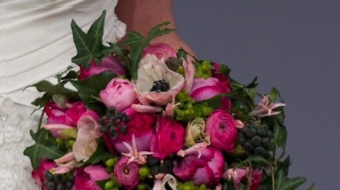 Le bouquet de mariée, ça se personnalise: la forme, les fleurs, les couleurs, c'est vous qui choisissez. Voici quelques images qui pourront vous éclaircir les idées.