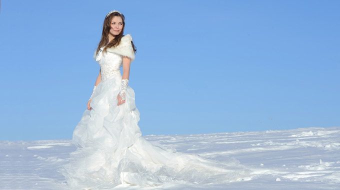 Se marier en hiver? Pourquoi pas? Décider d'organiser votre mariage en hiver vous assure une touche de romantisme, de féerie et d'orginalité supplémentaire.