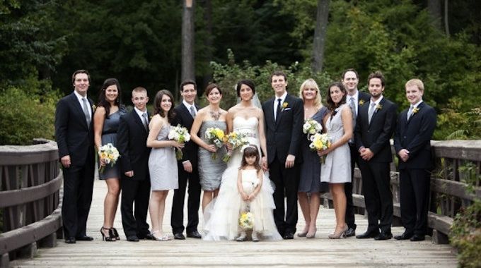 Il est important de réussir ses photos de couple mais également les photos de groupe afin de garder un beau souvenir de tous les invités. Pour obtenir les photos que vous désirez, il vaut mieux organiser cette séance à l’avance. 