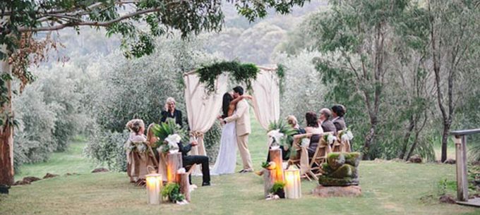 Tout ce qui est petit est mignon! Alors pourquoi ne pas organiser un petit mariage intime ? 