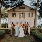 mariage-chic-jardin-ombrelles-robes-demoiselles-honneur.jpg