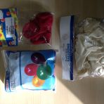 Ballons (Bordeaux/ivoire/multicolore): 
- Bordeaux: 10 ballons - 1 frs (3.40 les 25 ballons)
- Multicolore: 1frs pour le paquet
