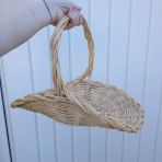 1 panier en osier idéal pour demoiselle d'honneur. 
Prix : 10.- 