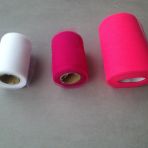 1 bobine de tulle blanc, 10 cm x 19m 
1 bobine de tulle fushia,10 cm x 18 m 
1 bobine de tulle pink, 15 cm x 30 m (peut-être bcp plus)