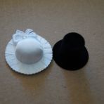 Chapeaux de mariés (4 cms) CHF 3.- les deux
