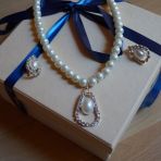 Parure collier et clip CHF 5.-