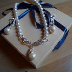 Parure collier et clip CHF 5.-