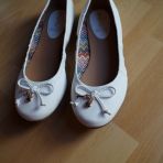 Ballerine Taille 38.- blanche avec petit cadenas et clef CHF 20.-