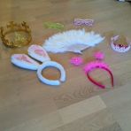 - lot de plusieurs accessoires rigolo pour photobooth 10.-
