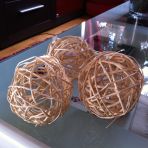 Boule en osier (8cm) 6X 
2.-/pièce